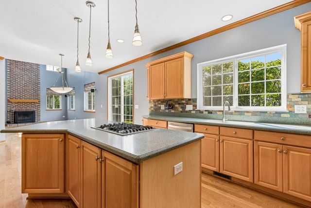 2570 N Jade Avenue, Arlington Heights, IL 60004