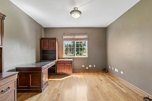 2570 N Jade Avenue, Arlington Heights, IL 60004