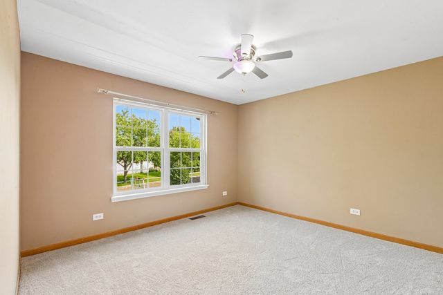 2570 N Jade Avenue, Arlington Heights, IL 60004