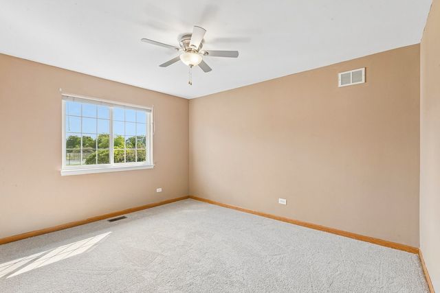 2570 N Jade Avenue, Arlington Heights, IL 60004