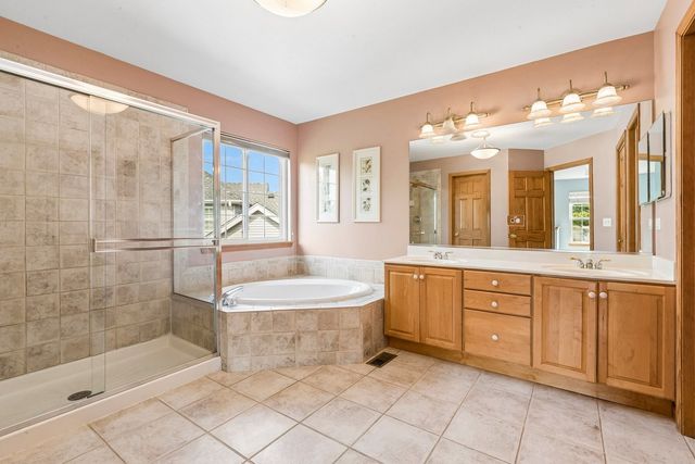 2570 N Jade Avenue, Arlington Heights, IL 60004