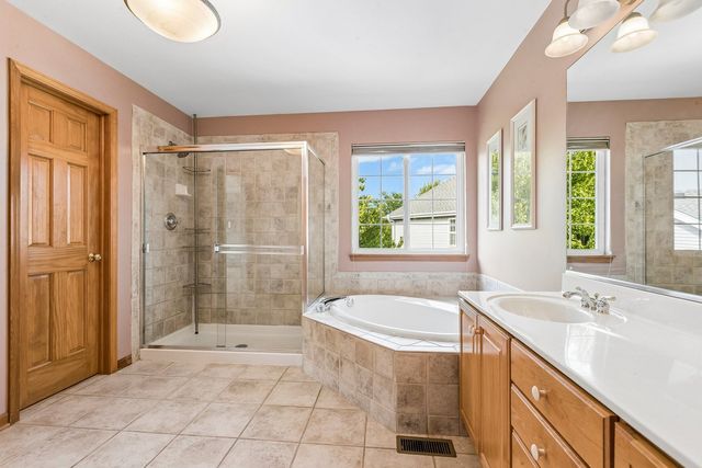 2570 N Jade Avenue, Arlington Heights, IL 60004