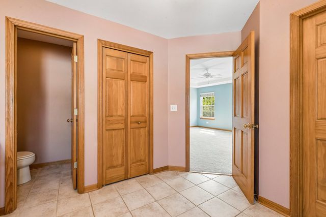 2570 N Jade Avenue, Arlington Heights, IL 60004