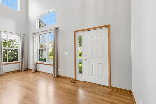 2570 N Jade Avenue, Arlington Heights, IL 60004