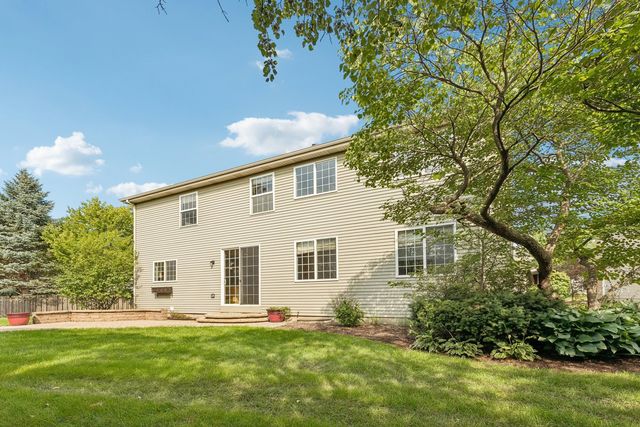 2570 N Jade Avenue, Arlington Heights, IL 60004
