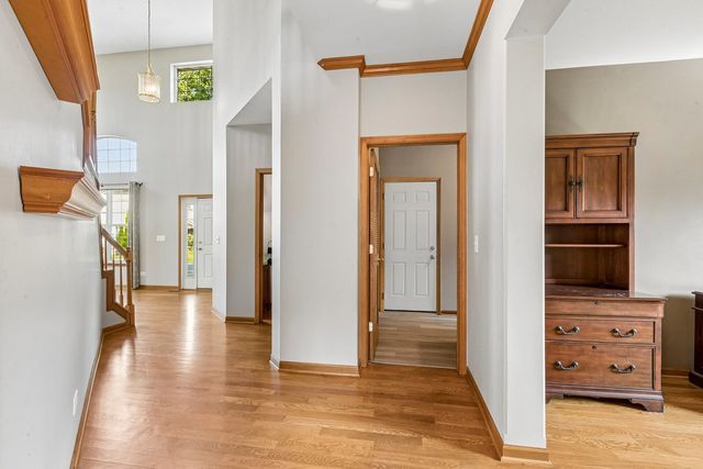 2570 N Jade Avenue, Arlington Heights, IL 60004