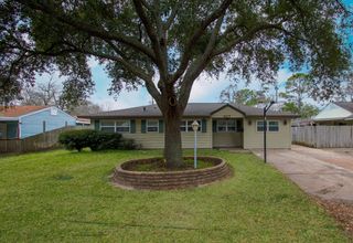 207 Del Monte Lane, Highlands, TX 77562