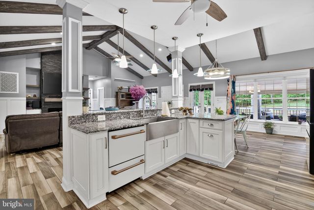 325 GENTLE BREEZE CIR, Fredericksburg, VA 22406