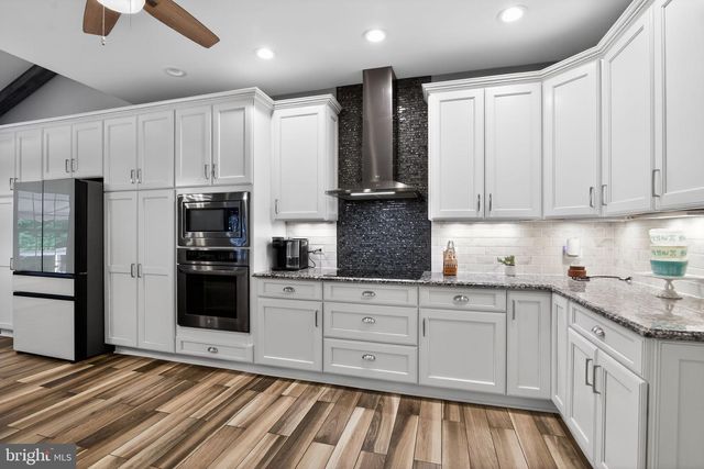 325 GENTLE BREEZE CIR, Fredericksburg, VA 22406