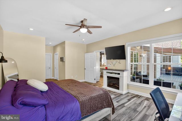 325 GENTLE BREEZE CIR, Fredericksburg, VA 22406