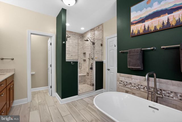325 GENTLE BREEZE CIR, Fredericksburg, VA 22406