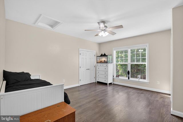 325 GENTLE BREEZE CIR, Fredericksburg, VA 22406