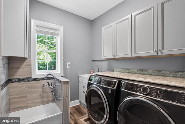 325 GENTLE BREEZE CIR, Fredericksburg, VA 22406