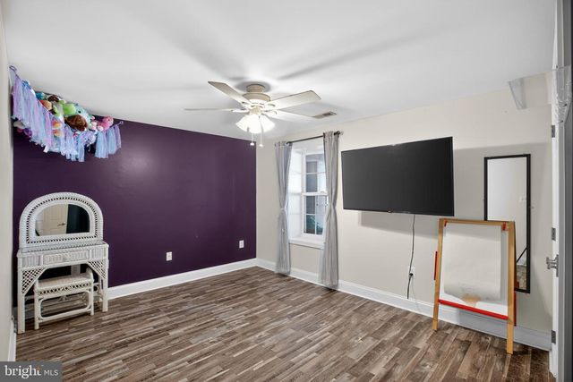 325 GENTLE BREEZE CIR, Fredericksburg, VA 22406