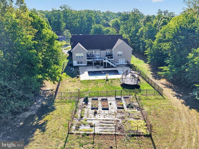 325 GENTLE BREEZE CIR, Fredericksburg, VA 22406
