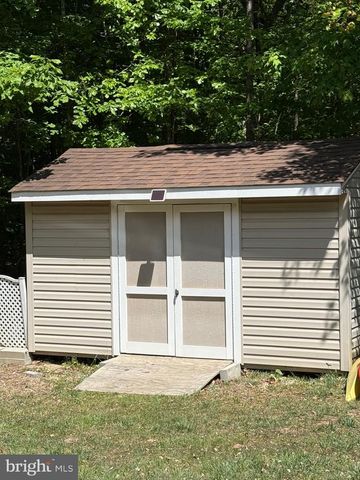 325 GENTLE BREEZE CIR, Fredericksburg, VA 22406