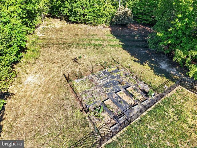 325 GENTLE BREEZE CIR, Fredericksburg, VA 22406