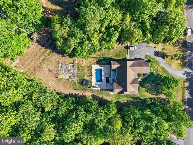 325 GENTLE BREEZE CIR, Fredericksburg, VA 22406