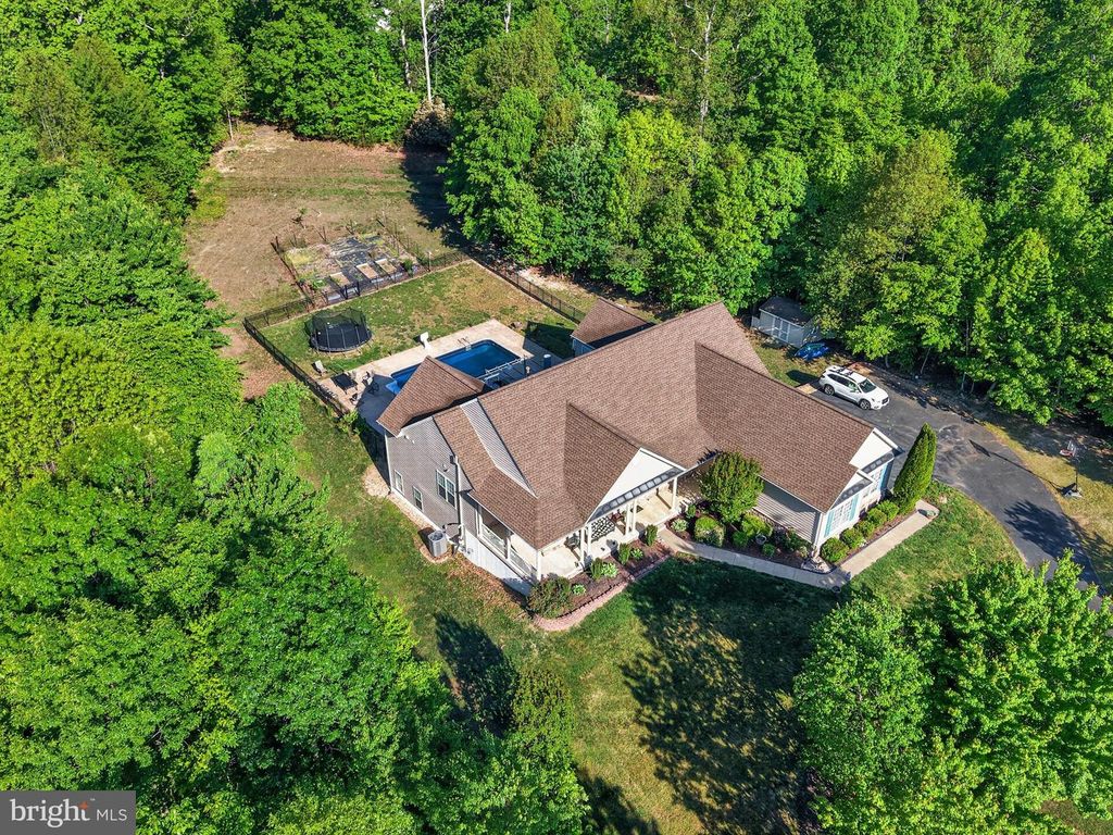 325 GENTLE BREEZE CIR, Fredericksburg, VA 22406