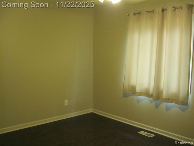 4916 Hillock Hillock, Highland, MI 48356