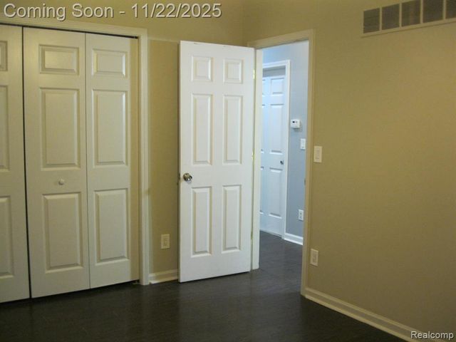 4916 Hillock Hillock, Highland, MI 48356