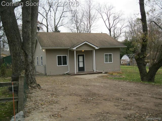 4916 Hillock Hillock, Highland, MI 48356