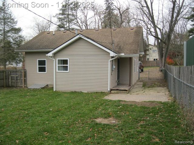 4916 Hillock Hillock, Highland, MI 48356