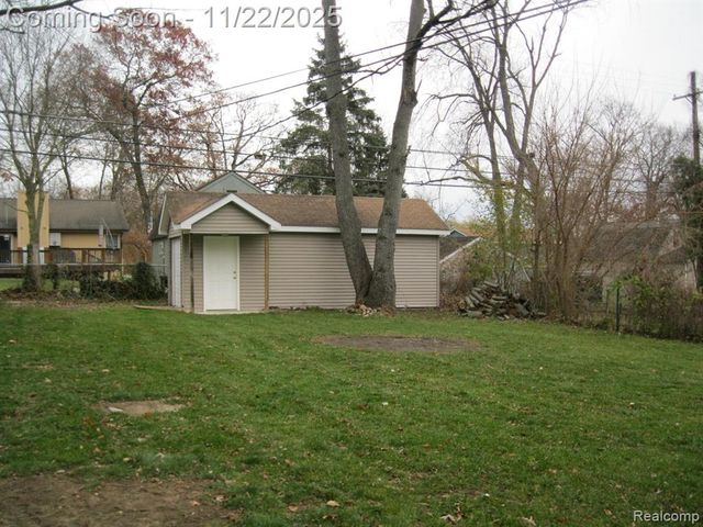 4916 Hillock Hillock, Highland, MI 48356