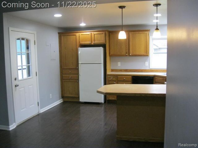 4916 Hillock Hillock, Highland, MI 48356