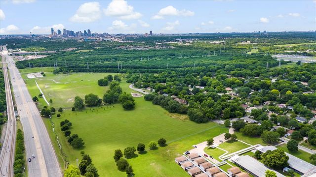 3410 LAWNVIEW Avenue, Dallas, TX 75227