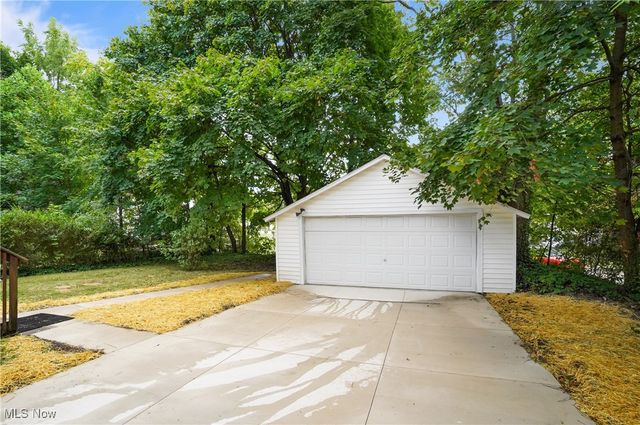 562 Tallmadge Road, Cuyahoga Falls, OH 44221