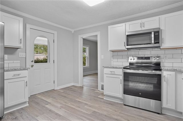 562 Tallmadge Road, Cuyahoga Falls, OH 44221