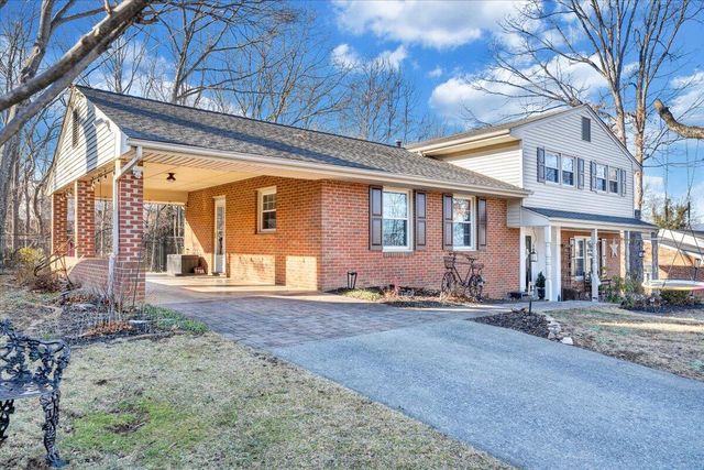 2831 Westclub DR, Salem, VA 24153