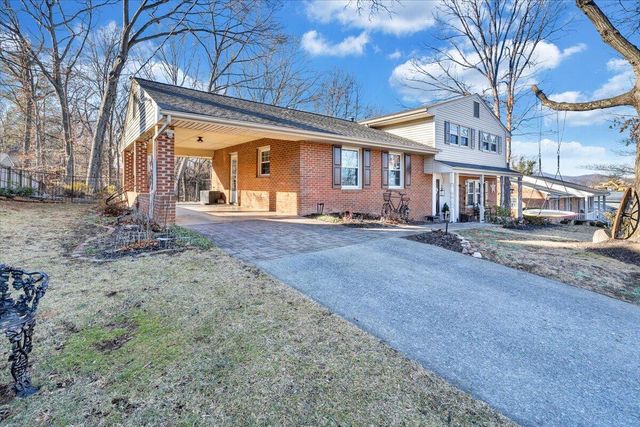 2831 Westclub DR, Salem, VA 24153