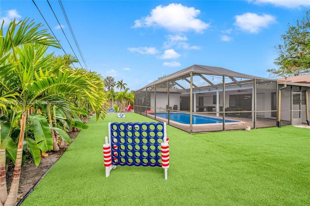 1111 NW 70th Ter, Plantation, FL 33313