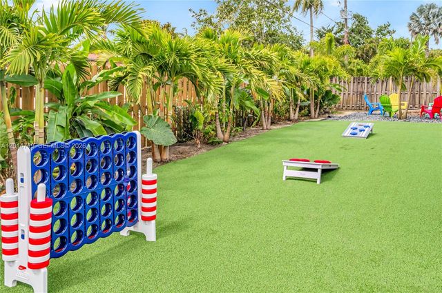 1111 NW 70th Ter, Plantation, FL 33313