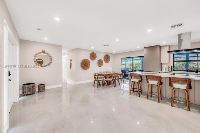 1111 NW 70th Ter, Plantation, FL 33313
