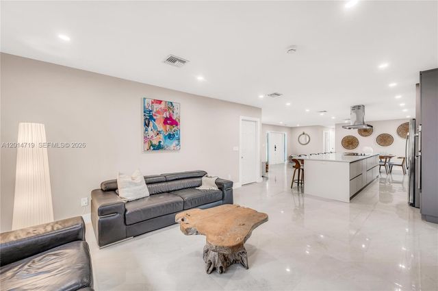 1111 NW 70th Ter, Plantation, FL 33313