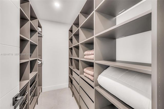 1111 NW 70th Ter, Plantation, FL 33313