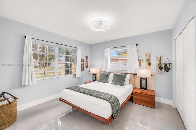 1111 NW 70th Ter, Plantation, FL 33313
