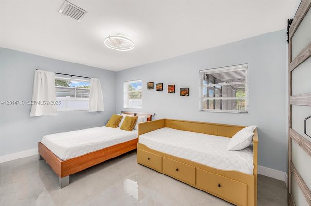 1111 NW 70th Ter, Plantation, FL 33313
