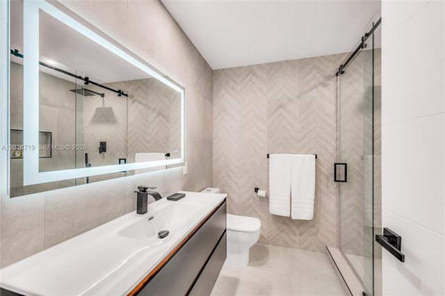 1111 NW 70th Ter, Plantation, FL 33313