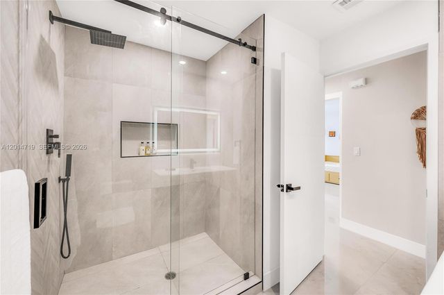 1111 NW 70th Ter, Plantation, FL 33313