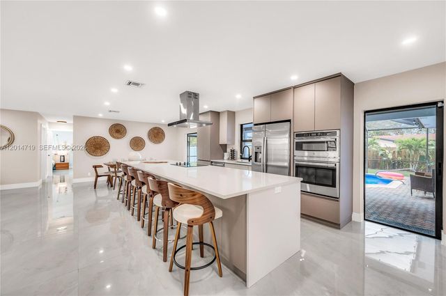 1111 NW 70th Ter, Plantation, FL 33313
