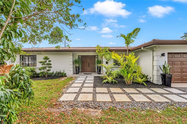 1111 NW 70th Ter, Plantation, FL 33313