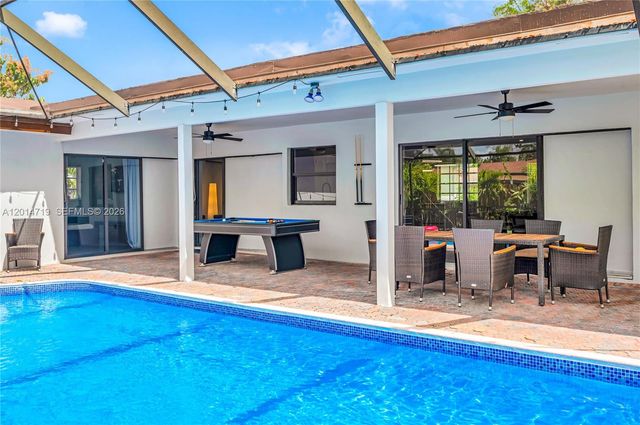 1111 NW 70th Ter, Plantation, FL 33313