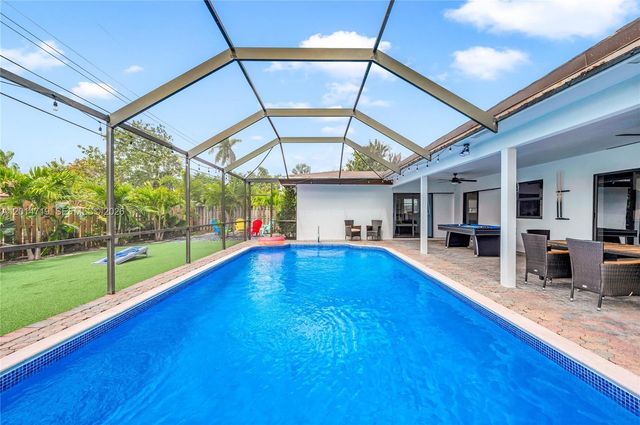 1111 NW 70th Ter, Plantation, FL 33313