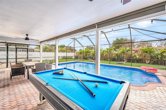 1111 NW 70th Ter, Plantation, FL 33313