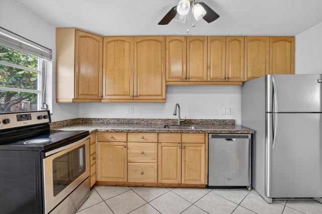 121 NW 52nd Street, Oakland Park, FL 33309