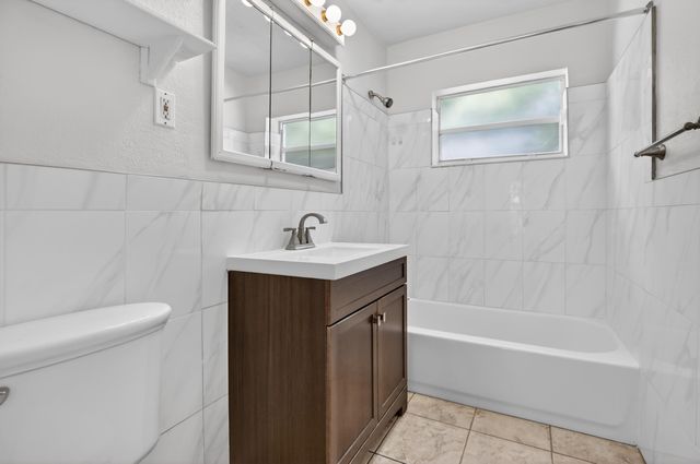 121 NW 52nd Street, Oakland Park, FL 33309